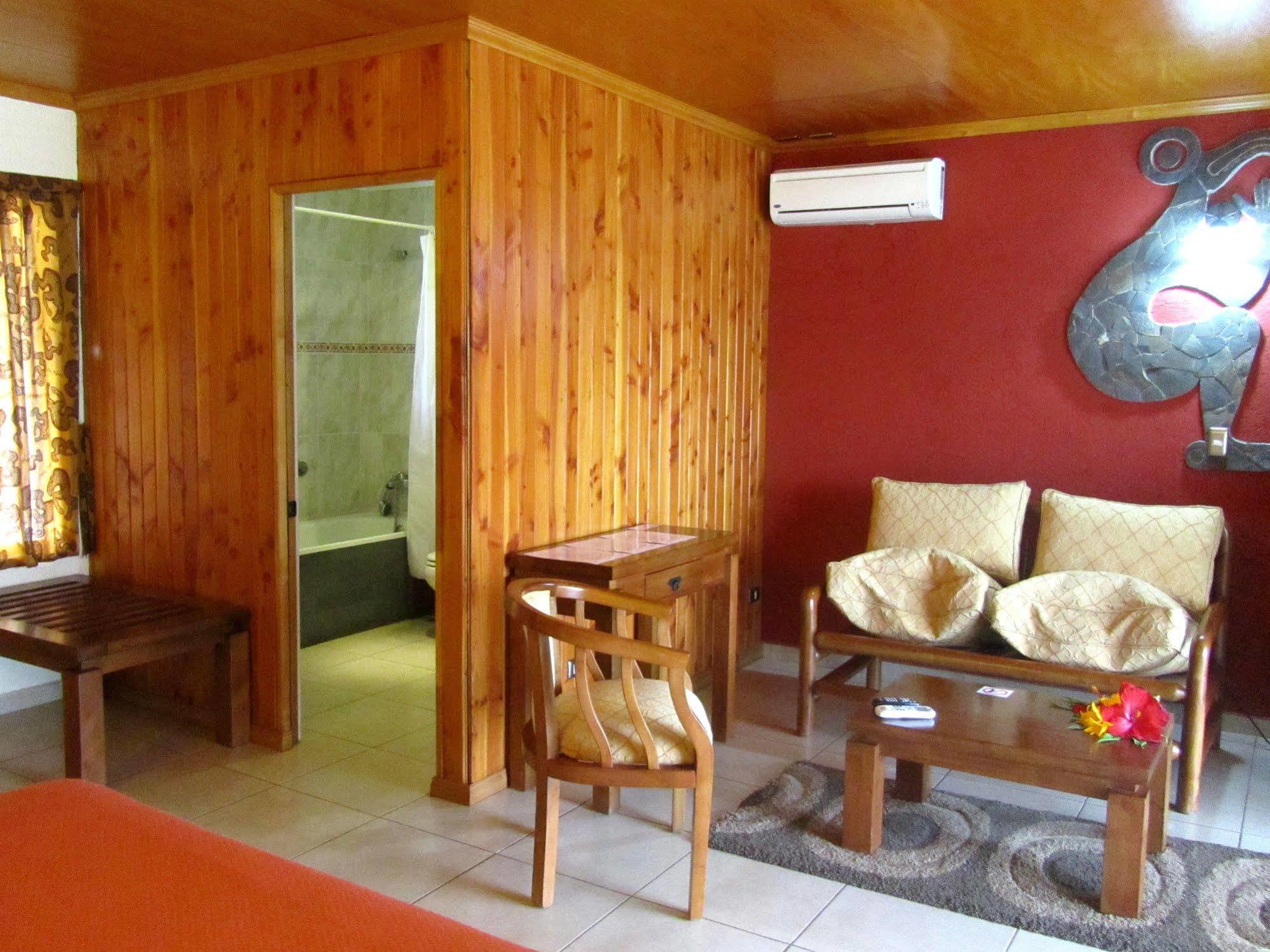 Hotel Puku Vai อังกาโรอา ภายนอก รูปภาพ