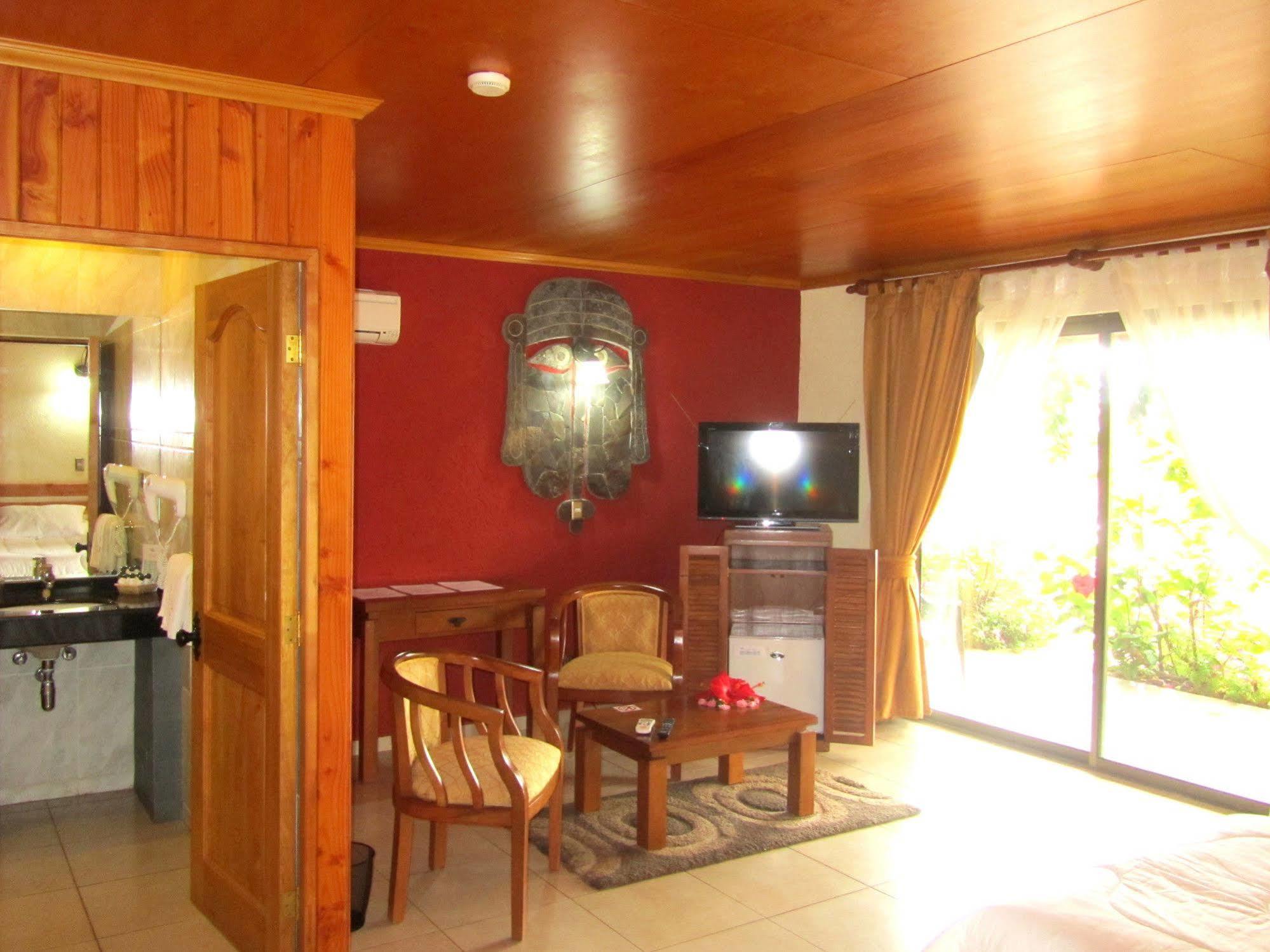 Hotel Puku Vai อังกาโรอา ภายนอก รูปภาพ